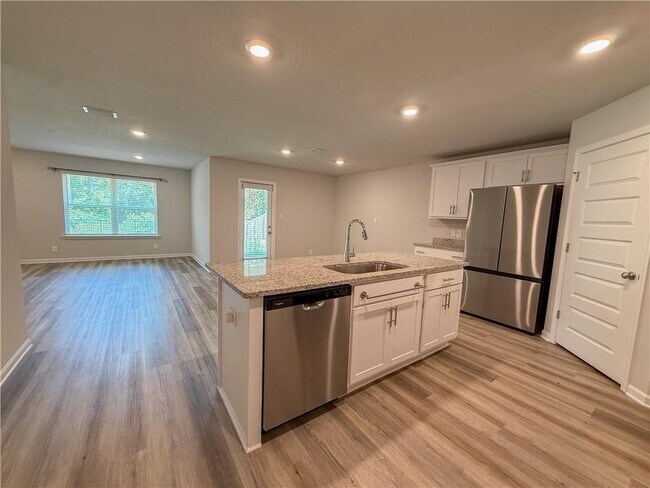 Building Photo - 5205 Pinyon Dr