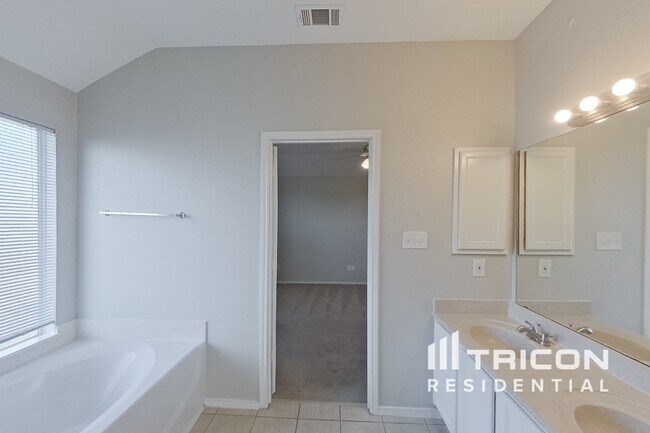 Building Photo - 1470 Waldrop Dr