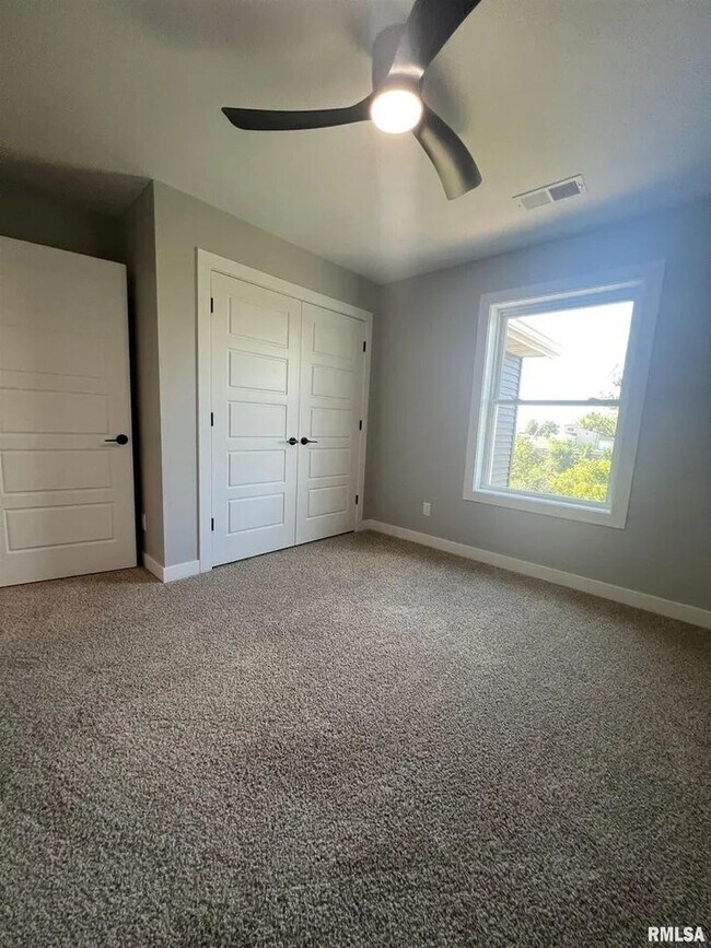 Building Photo - 5246 Pandit Dr