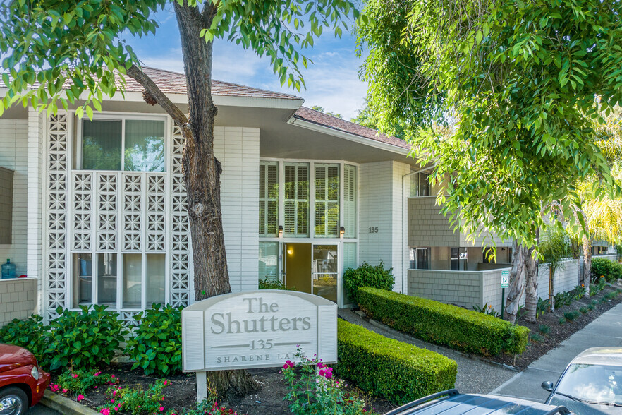 Primary Photo - Shutters Apartments