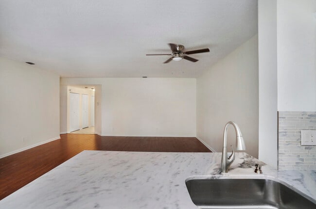 Building Photo - 6513 Via Regina