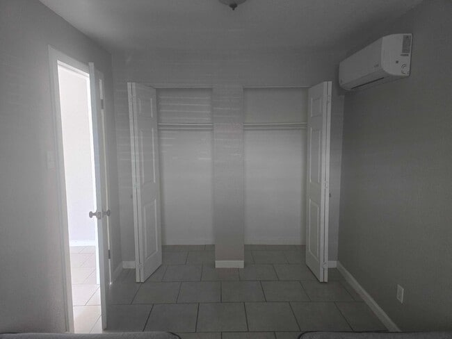 Building Photo - 120 S Carolina Dr