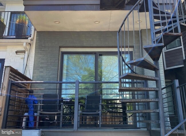 Building Photo - 2419 1st St NW