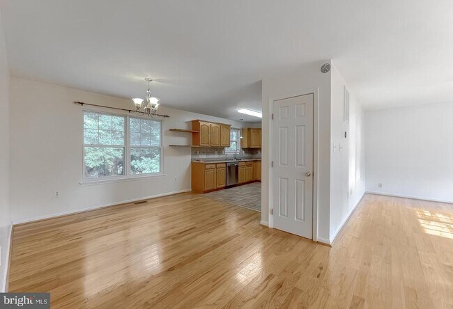 Building Photo - 21133 Woodmere Dr