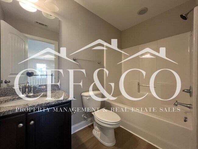 Building Photo - Spacious 3 bedroom 2.5 bedroom available in Moore!