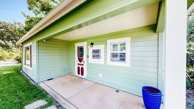 Building Photo - Country Charm Meets Vineyard Views! Two Bedroom Two bath with room to relax!