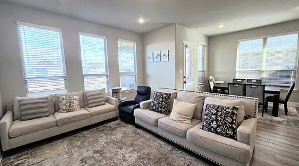 Building Photo - 2719 Lazy Pne Ln