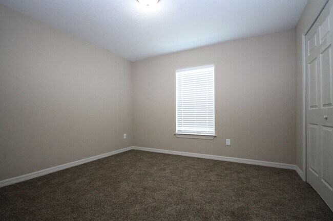 Building Photo - Gorgeous 3 Bedroom, 2 Bathroom Home in Ock...