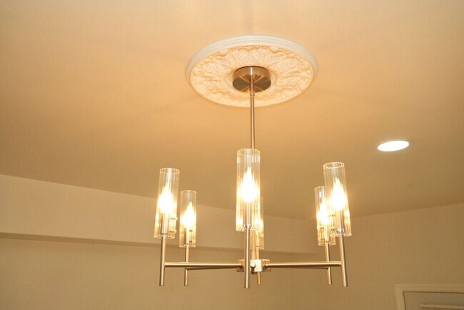 Building Photo - 4 Rockbrook Dr