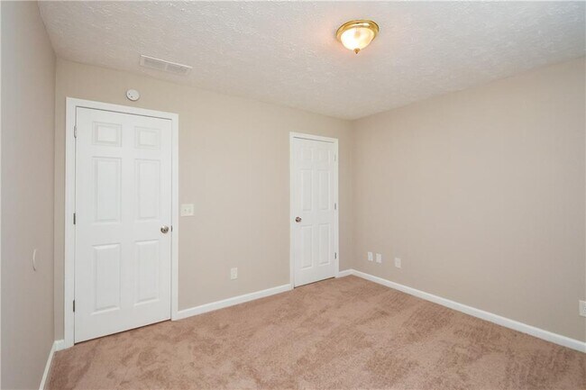 Building Photo - 300 Claremont Dr