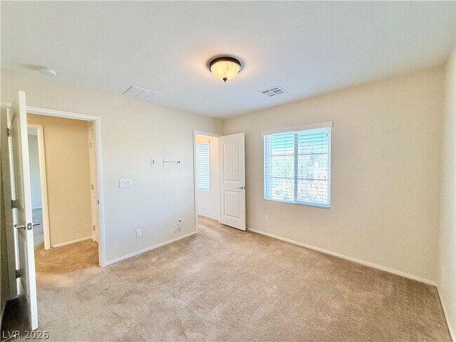 Building Photo - 10566 Borborema St