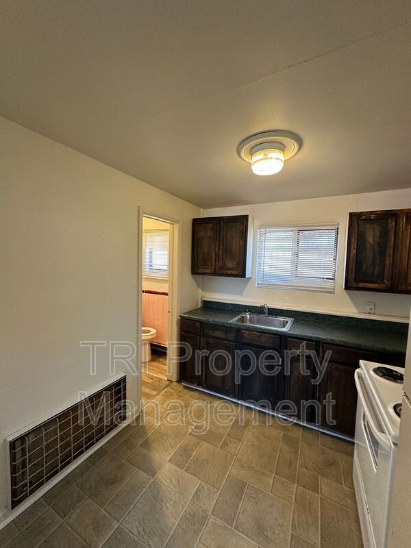 Building Photo - 816 22nd St