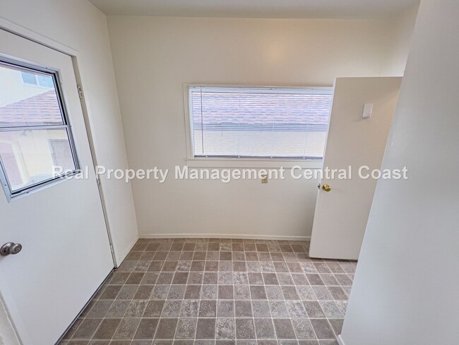 Building Photo - AVAILABLE MAY - 3 Bed / 2 Bath Cayucos Home