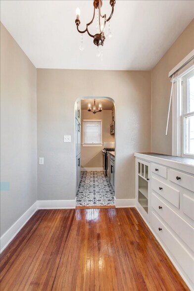 Building Photo - 3550 Rosecrans St
