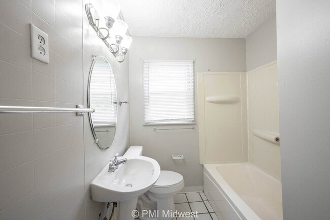 Building Photo - "Charming 3-Bedroom Home in Anderson, IN with Spacious 1136 Sq Ft Layout!"