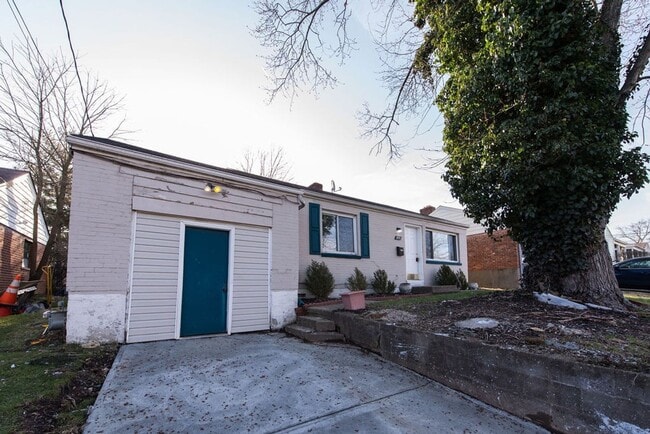 Building Photo - PRICE HILL-NICE 3 BEDROOM 1 BATH RANCH with