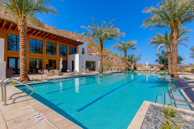 Building Photo - 5000 N Camelback Rdg Dr