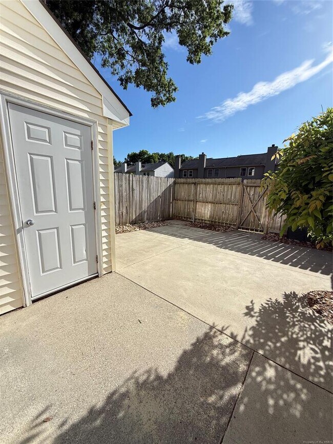 Building Photo - 106 Kingsbridge Ln
