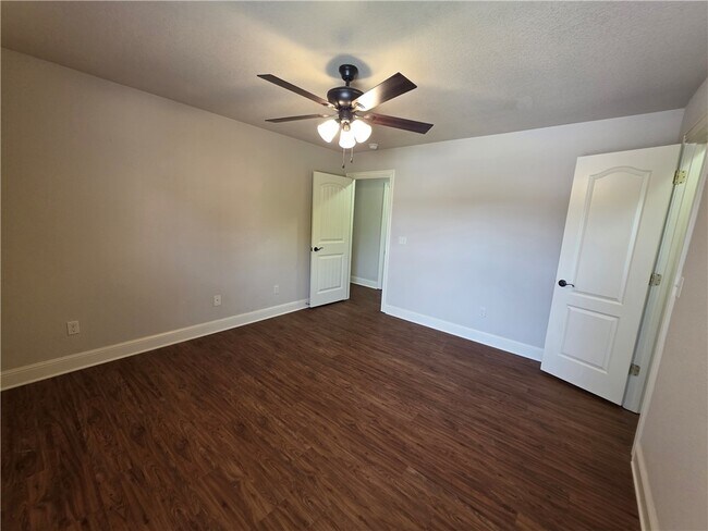 Building Photo - 605 NW 17th Ct