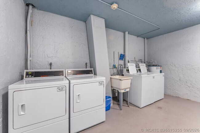 Building Photo - 3051 N Course Dr
