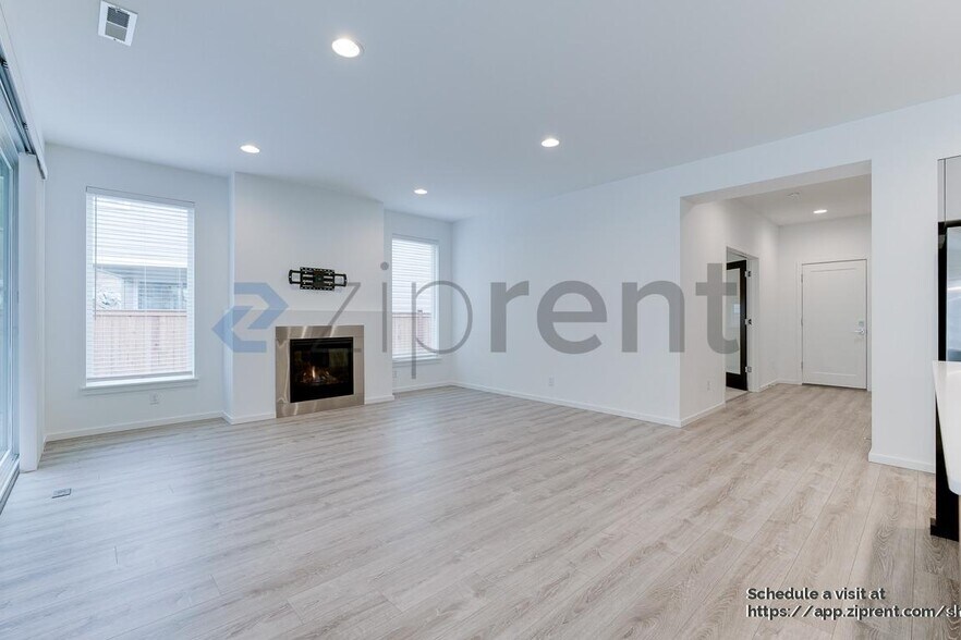 Building Photo - 16401 26th St E