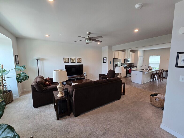 Building Photo - 1066 Rosecroft Ln