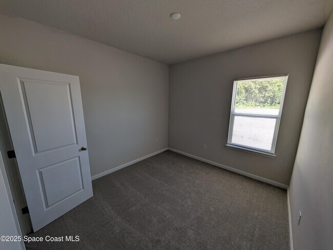 Building Photo - 2484 Landing Dr