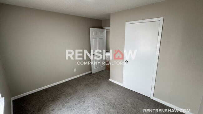 Building Photo - 10 Navy Dr