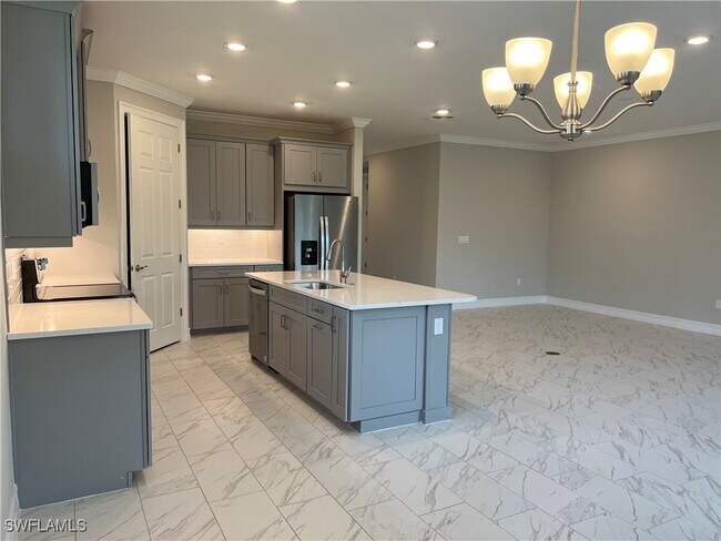 Building Photo - 393 Deauville Lp