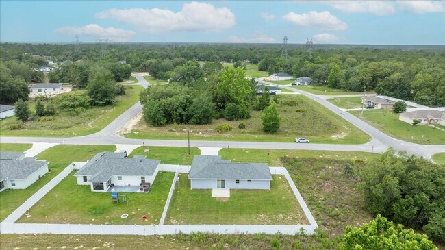 Building Photo - **Discover Your Dream Home in Marion Oaks**
