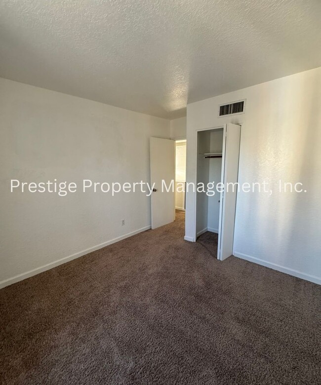 Building Photo - 3/2.5 Beautiful 2 Story Townhome!