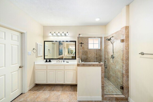 Building Photo - 7143 Laguna Villas