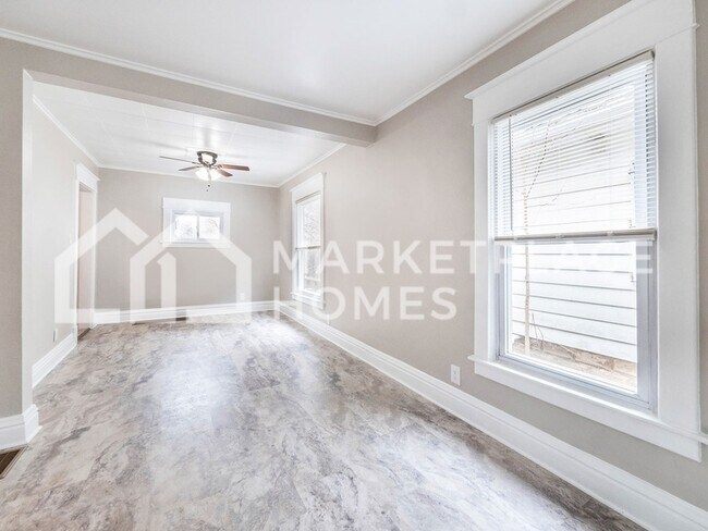 Building Photo - 1105 May St