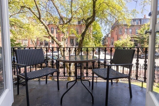 Building Photo - 130 Appleton St