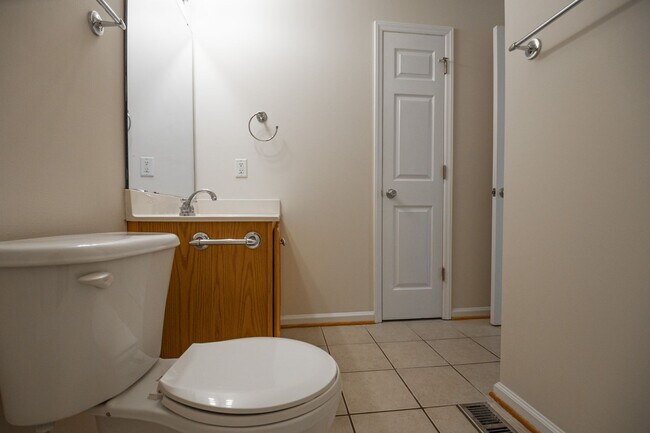 Building Photo - Comfortable 3 Bedroom / 2 Bath One - Level Home in Tuscaloosa-Lakewood Neighborhood!