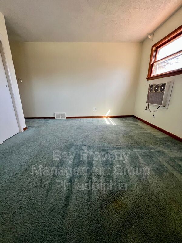 Building Photo - 303 Hedgerow Ln