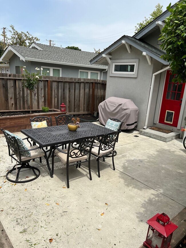 Building Photo - 1422 Court St