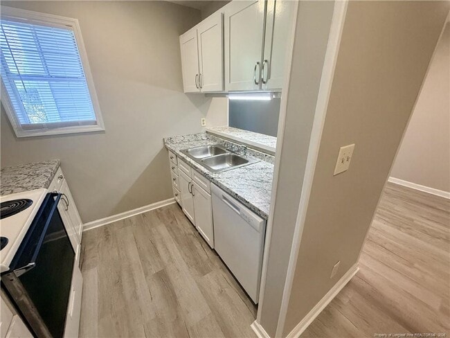 Building Photo - 224 Waterdown Dr
