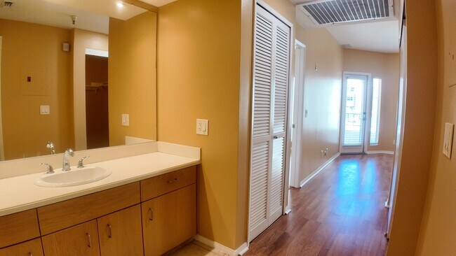 Building Photo - 655 Columbia St