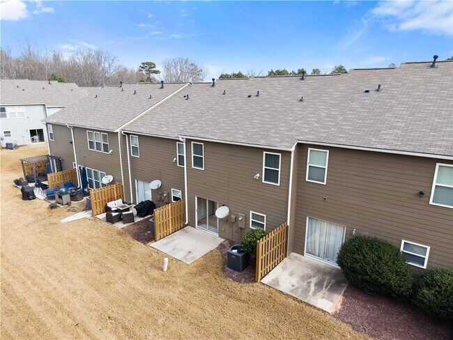 Building Photo - 5165 Sherwood Way