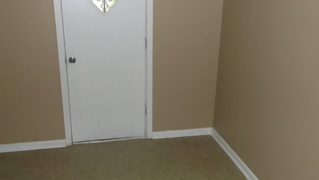 Building Photo - 673 W Raines Rd