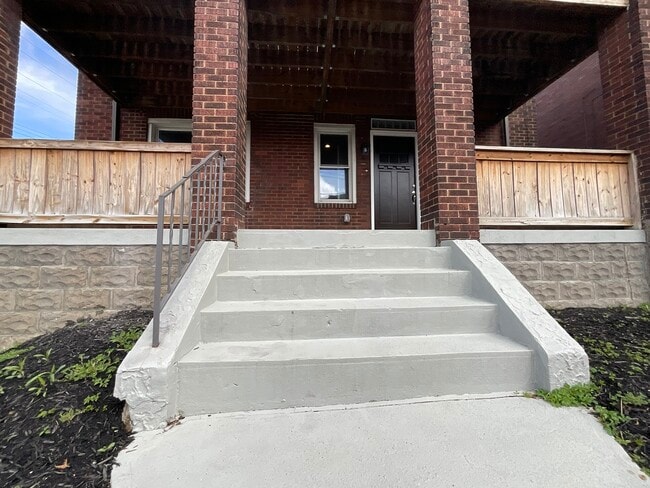 Building Photo - 500 Halsey Ave