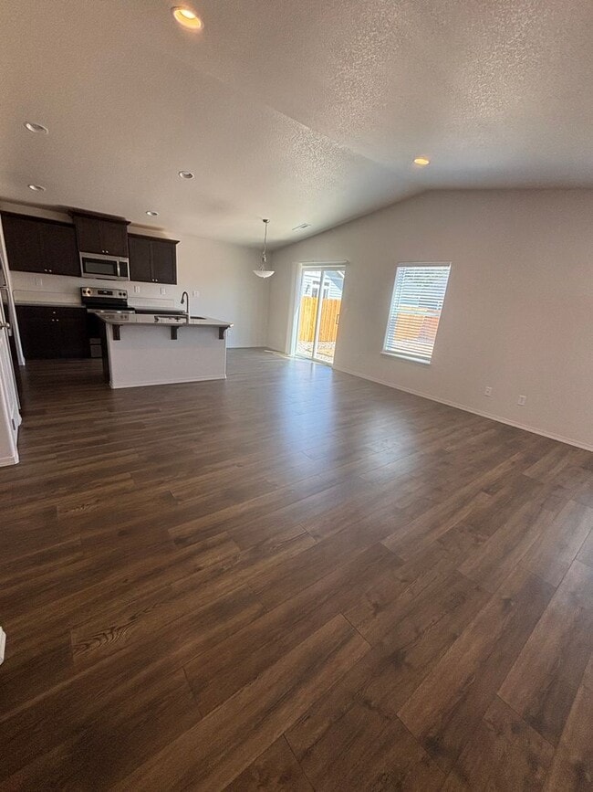 Building Photo - Eugene 3 Bed 2.5 Bath, 2 Story Single Fami...
