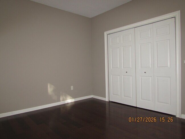 Building Photo - 350 Crestwood Cir