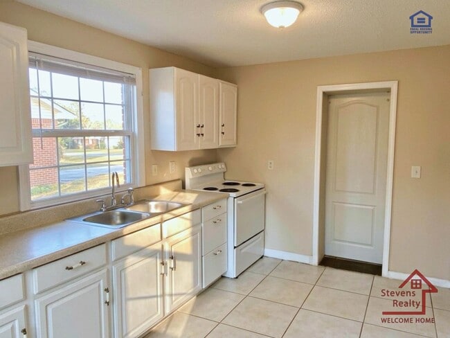 Building Photo - 4816 Tomahawk Trail