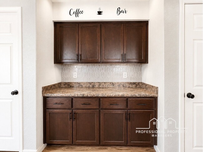 Building Photo - 4-bedroom, 2-bathroom home in Desert Sands