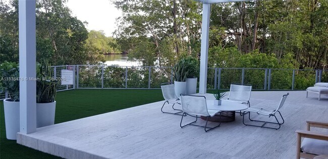 Building Photo - 16385 Biscayne Blvd