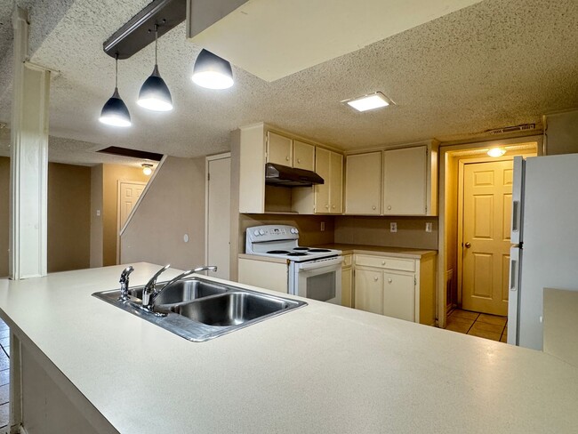 Building Photo - 4217 Aberdeen Dr