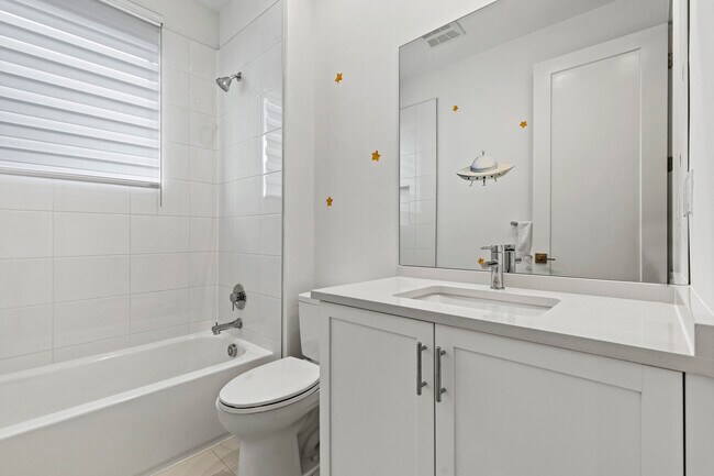 Building Photo - 12884 Wingspan Ct