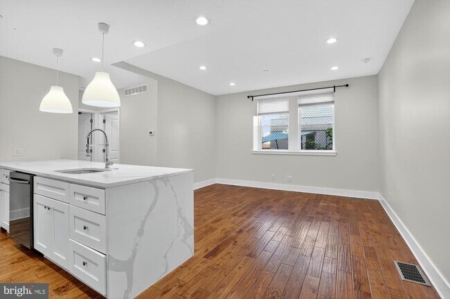 Building Photo - 1420 E Susquehanna Ave